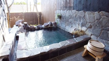 Luxury Room | Bathroom | Separate tub and shower, spring water tub, free toiletries, hair dryer