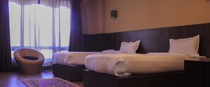 Deluxe-Doppel- oder -Zweibettzimmer | Zustellbetten, kostenloses WLAN
