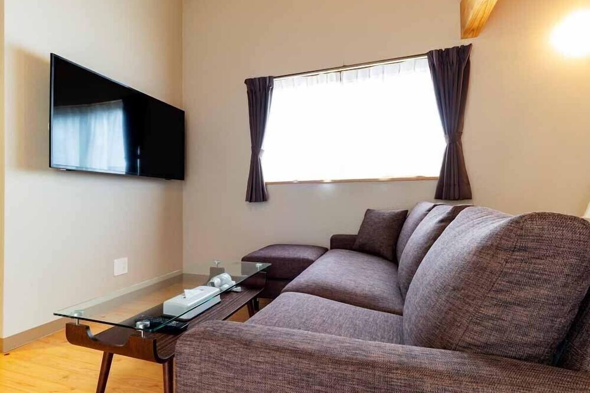 family cottage | 2 bedrooms, laptop workspace, free wifi