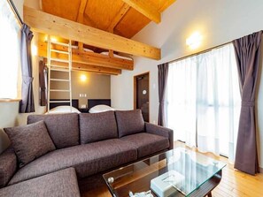 Family Cottage | Living area