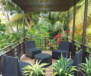 Terrace/patio - Isle Royal Inn (Fuvahmulah)