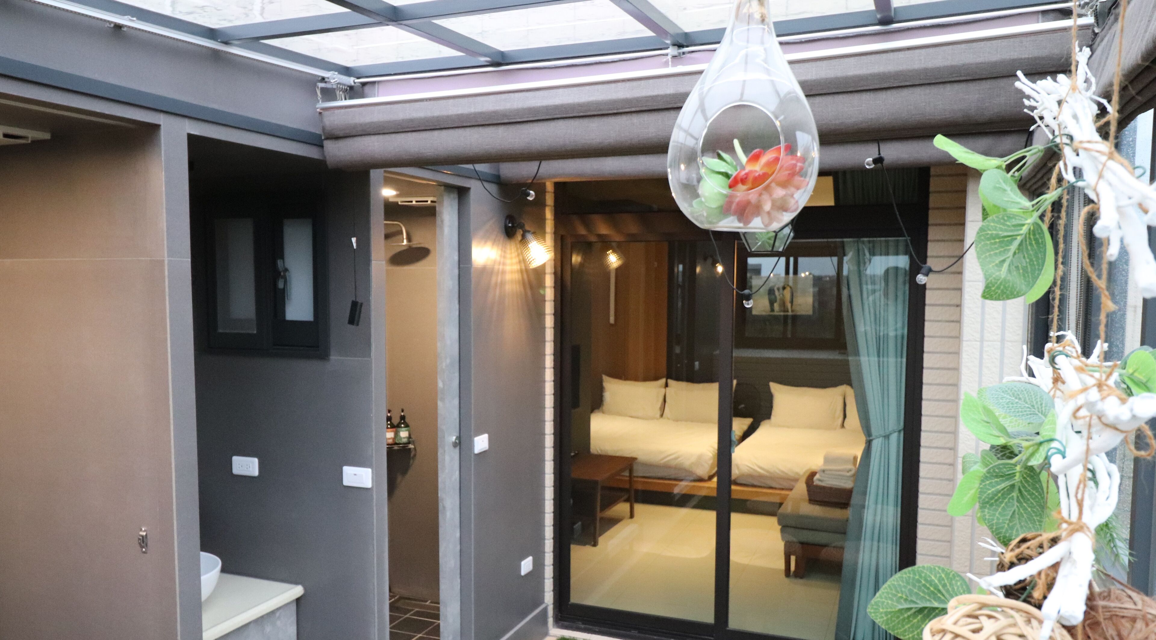 Habitación cuádruple Gallery, 2 camas dobles | Baño | Ducha y cabezal de ducha tipo lluvia