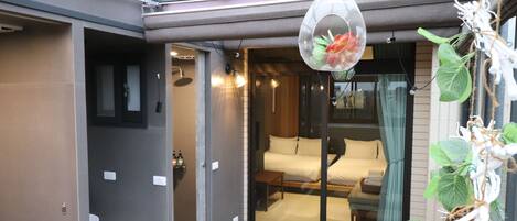 Habitación cuádruple Gallery, 2 camas dobles | Baño | Ducha y cabezal de ducha tipo lluvia