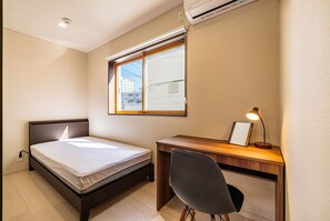 Villa (Privately reserved) | Una scrivania, postazione laptop, tende oscuranti, Wi-Fi gratuito