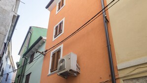A narrow street with buildings painted in various colors. - Korala Apartments (Piran)