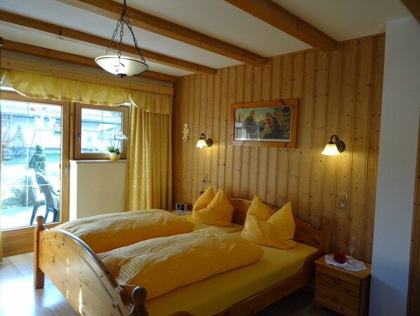 Familienapartment (Guffertblick) | Allergikerbettwaren, Daunenbettdecken, Zimmersafe, Verdunkelungsvorhänge