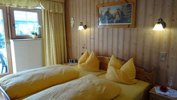 Condo dành cho gia đình (Guffertblick) | Bộ đồ giường kháng dị ứng, chăn bông, két bảo mật tại phòng