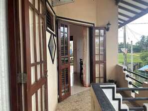 Luksushuoneisto, 1 suuri parisänky, parveke | Parveke