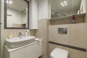Apartment | Bathroom