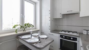 Apartment | Private kitchen | Full-sized fridge, oven, stovetop, electric kettle