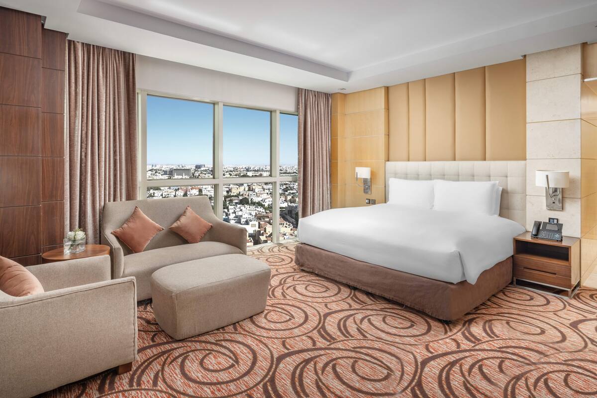Superior Double Room, City View (Corniche & City Tower) | Safe på rommet, skrivebord, blendingsgardiner og lydisolert