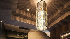 A modern hotel lobby with a large chandelier, a staircase, and a reception desk. - Hotel Crape Gyeongsan (Gyeongsan)