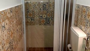 Shower, rainfall showerhead, bidet, towels - Milazzo Port Big Rooms (Milazzo)