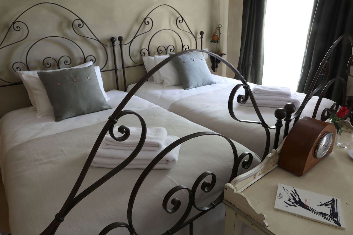 1 bedroom, individually decorated, individually furnished
