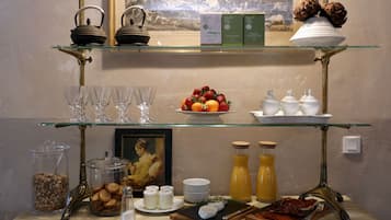 Free daily continental breakfast