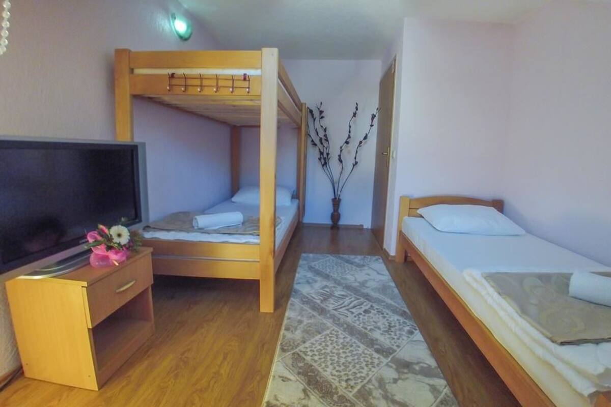 Cots/infant beds, rollaway beds, free WiFi, bed sheets