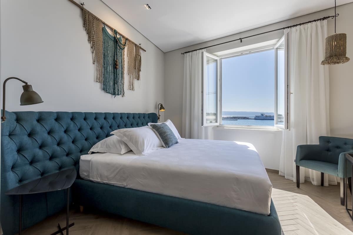 In-room safe, desk, soundproofing, iron/ironing board (on request)