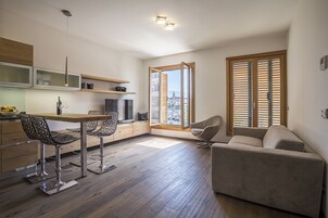 Deluxe Studio Suite with Sea View (Annex building: Drazanac 1a) | Living area