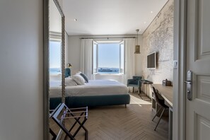 Deluxe Room, Sea View | In-room safe, desk, soundproofing, iron/ironing board - Seaview Luxury Retreat (Split)