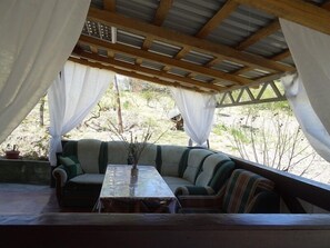 Daily buffet breakfast (RUB 200 per person)