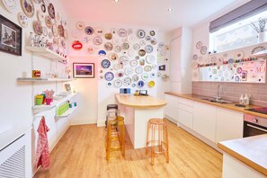 Appartement Luxe, plusieurs lits | Cuisine privée | Réfrigérateur, four, plaque de cuisson, lave-vaisselle