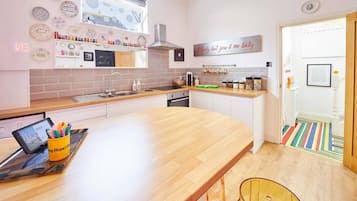 Luxury Apartment, Multiple Beds | Private kitchen | Fridge, oven, stovetop, dishwasher