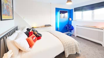 Luxury Apartment, Multiple Beds | 2 bedrooms, laptop workspace, iron/ironing board, free WiFi