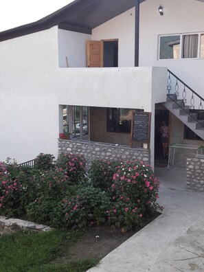 Front of property - Manoni's Guesthouse (Mestia)