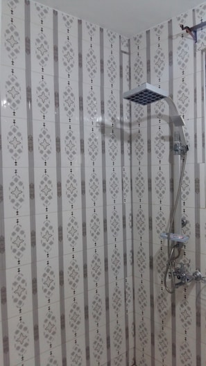 Ducha del cuarto de baño