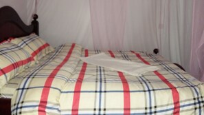 Desk, free WiFi, bed sheets - Leisure Park International Hotel (Mbarara)