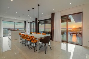 Design Villa, Fireplace, Sea View | Private kitchen