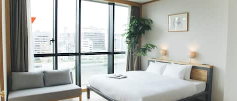 River View King, Non Smoking | 1 bedroom, desk, blackout curtains, iron/ironing board