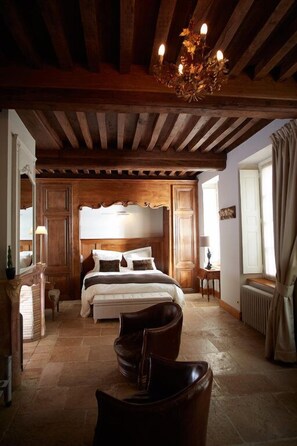 Grand Double Room (La Bourguignonne) | Premium bedding, pillowtop beds, minibar, in-room safe - Le Clos Sainte Marguerite (Beaune)