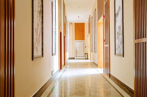 Qingcheng Sunrise Sailing Hotel