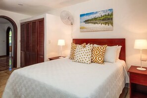 4 bedrooms, iron/ironing board, travel cot, WiFi - Casa Coral Sosua. Bright and Stylish Fun on the Beach! (Sosúa)