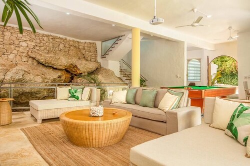Casa Coral Sosua. Bright and Stylish Fun on the Beach!