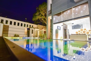 Outdoor pool, pool loungers - Thissa Inn  (Weerawila)