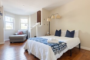 3 bedrooms, iron/ironing board, WiFi, bed sheets