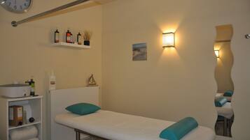 Couples treatment room(s), hot stone massages, deep-tissue massages