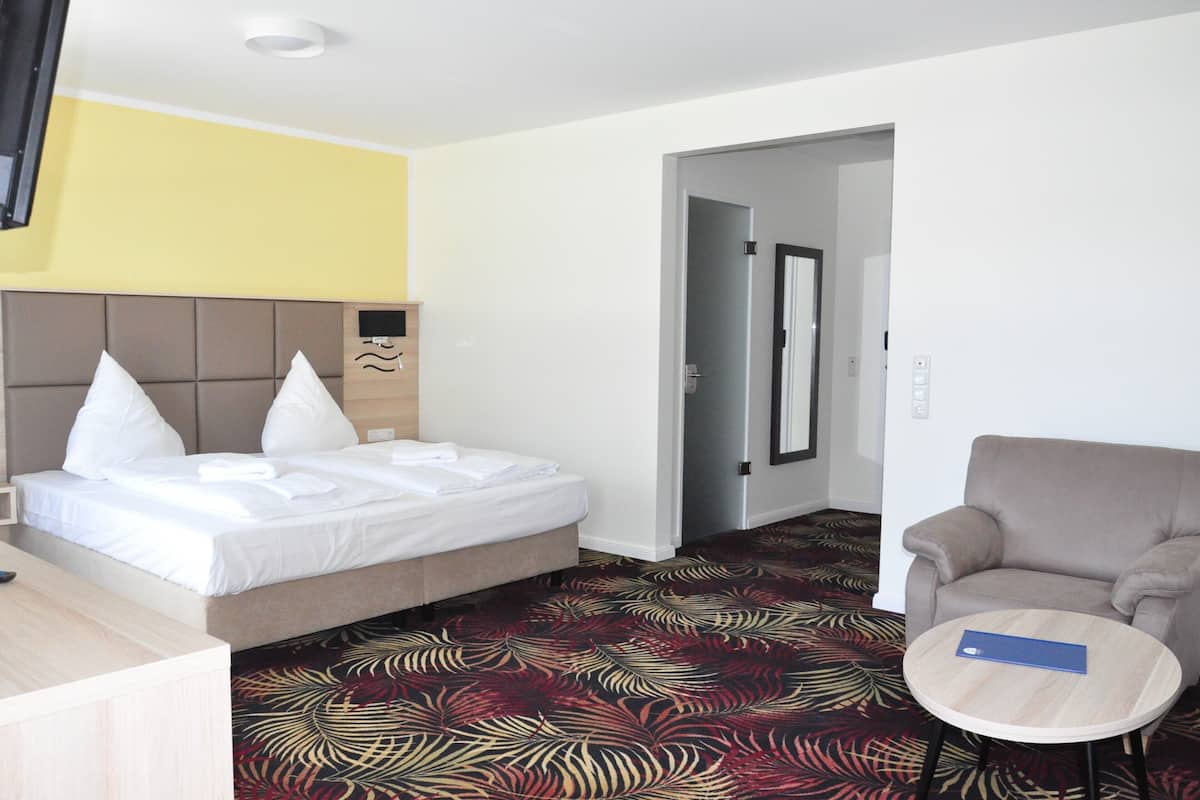 deluxe double room | minibar, in-room safe, desk, laptop workspace