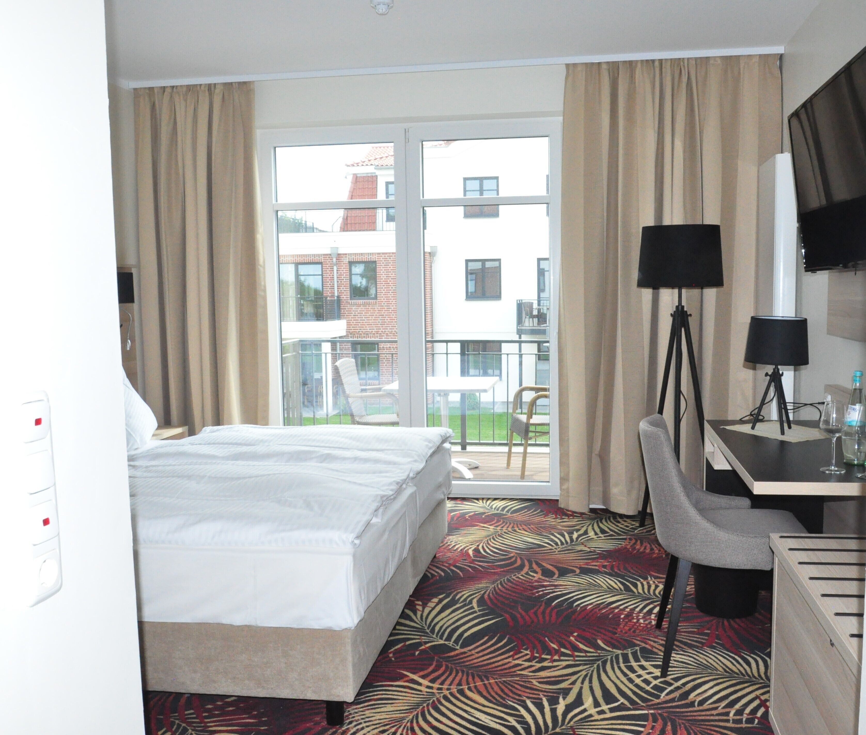 double room, balcony (doppelzimmer mit balkon oder terrasse) | minibar, in-room safe, desk, laptop workspace