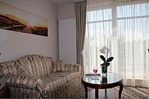Studio | Living room
