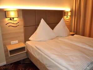 Caja fuerte, escritorio, cortinas opacas y sistema de insonorización