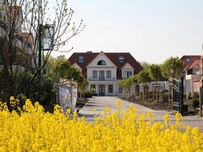 Vista frontal de la propiedad