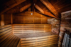 Sauna, hot tub