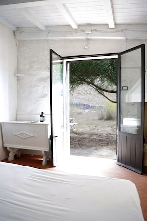 Family Room (Pecora - External Shower)