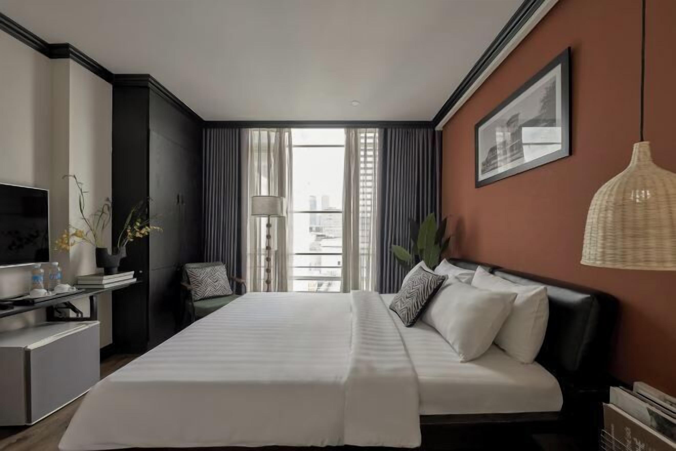 Minibar, safe på rommet, skrivebord og blendingsgardiner