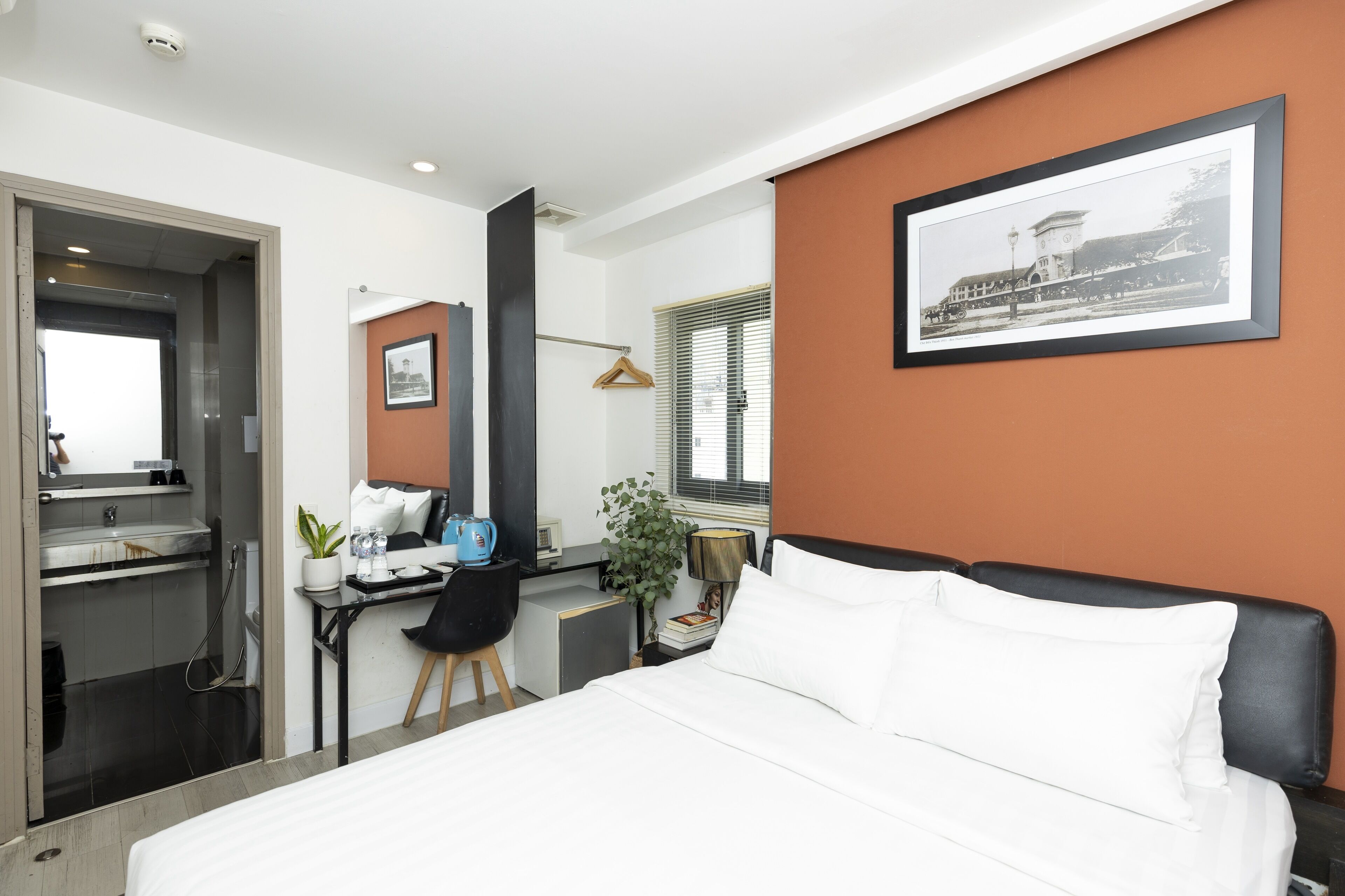 superior double room | minibar, in-room safe, desk, blackout curtains