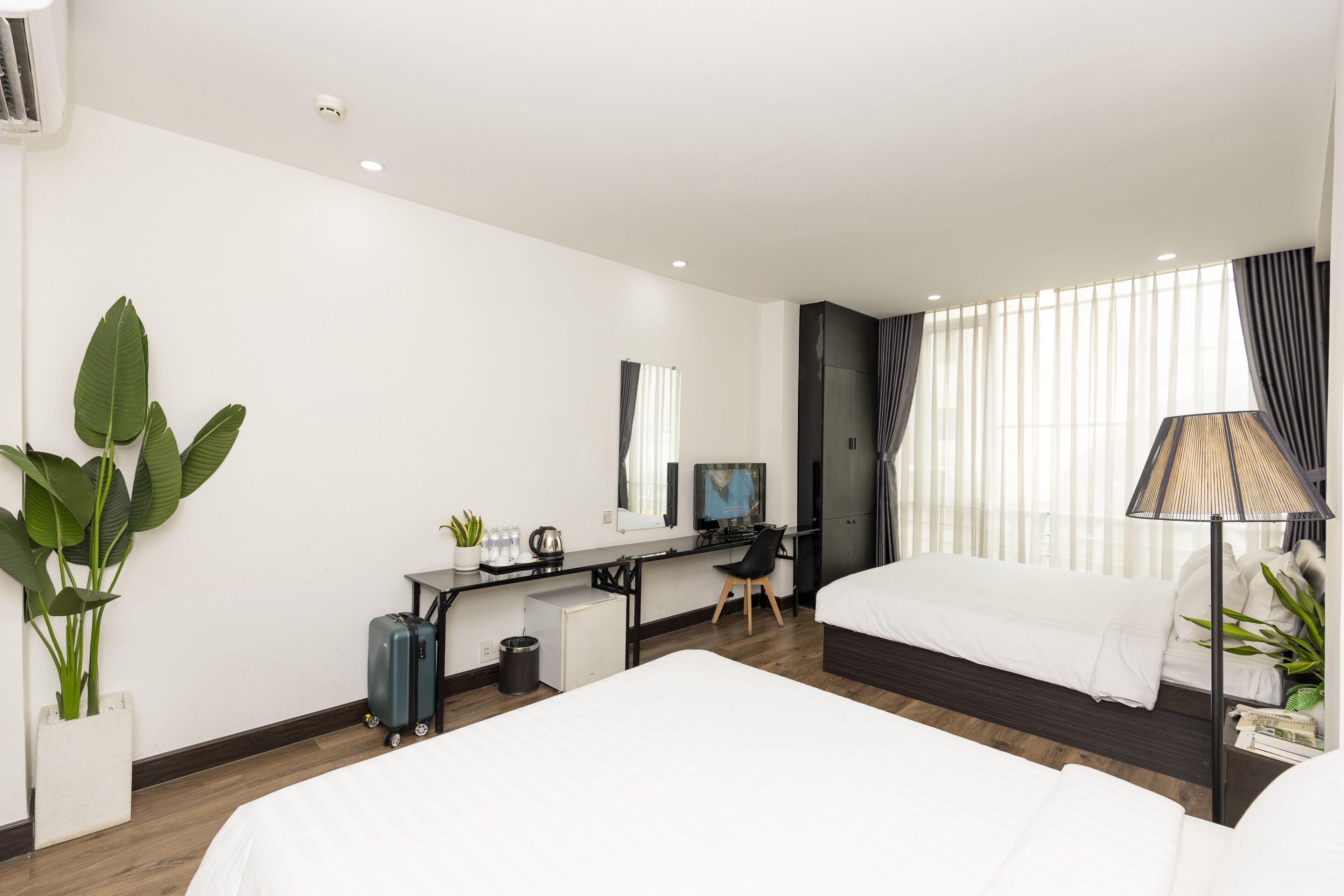 family room, city view | minibar, in-room safe, desk, blackout curtains