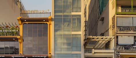 A multi-story building with a spa and hotel on the ground floor, featuring large windows and a modern design.